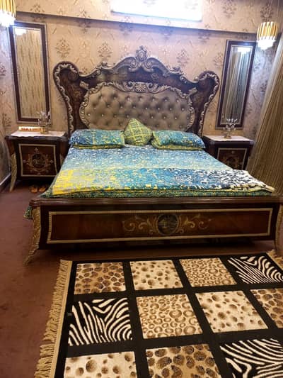Luxury King Size Bedroom Set – 7 Pieces – Excellent Condition