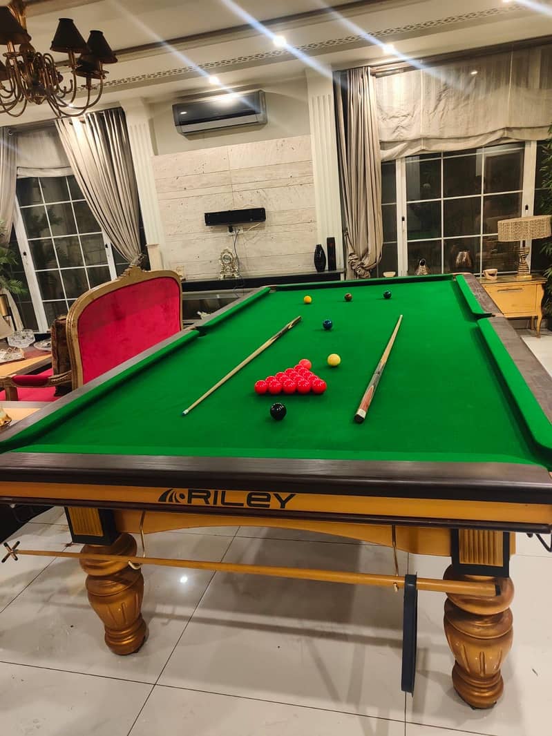 Snooker table 0
