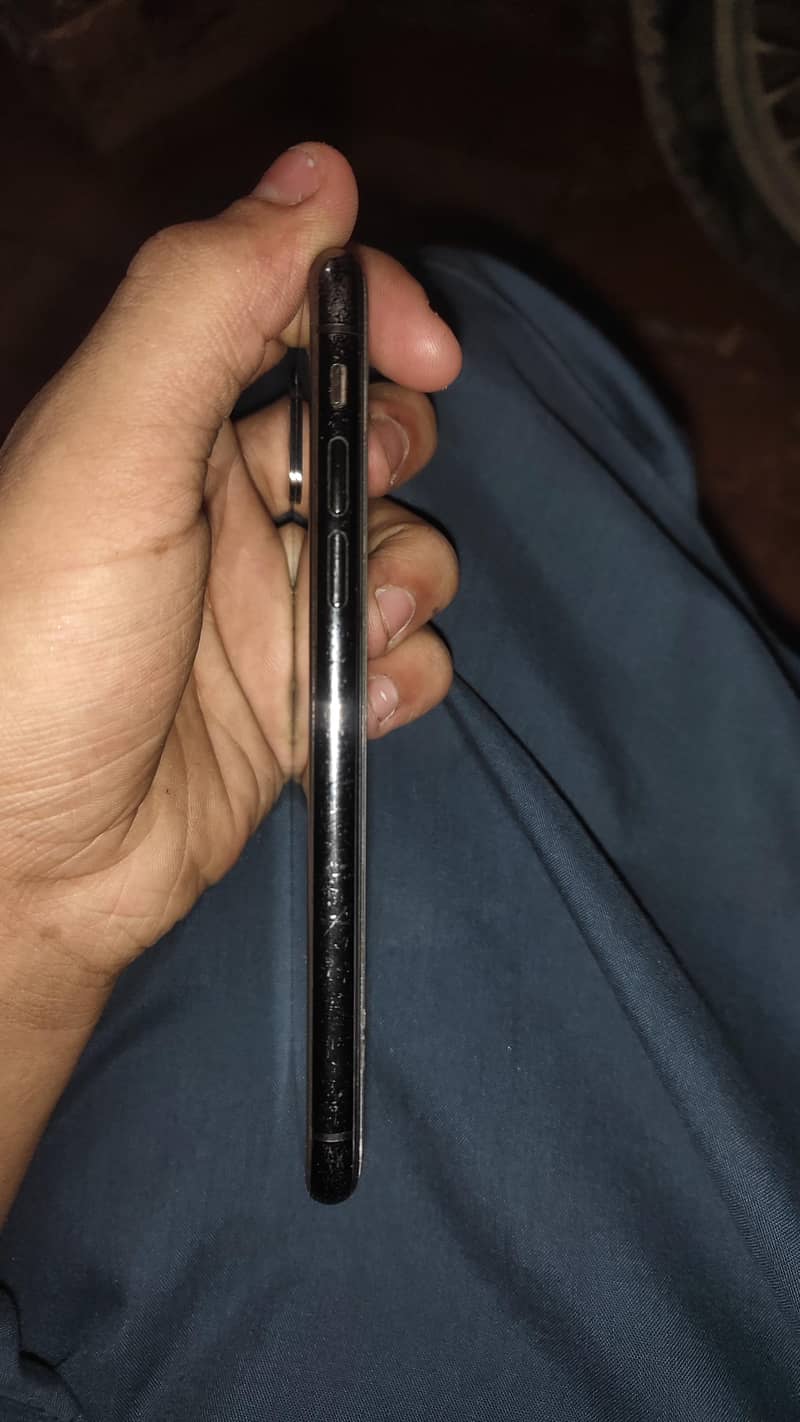 Apple iPhone X 3