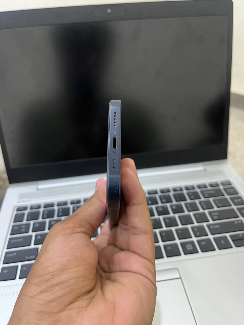 Apple iPhone 12 4