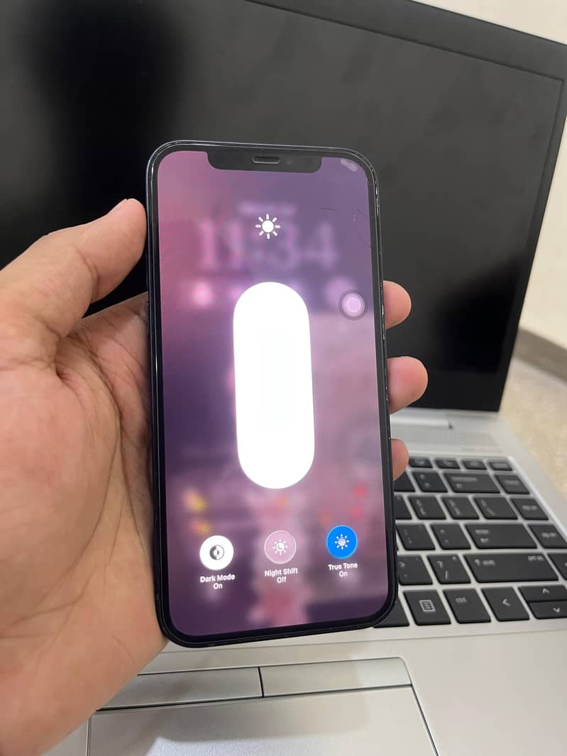 Apple iPhone 12 6
