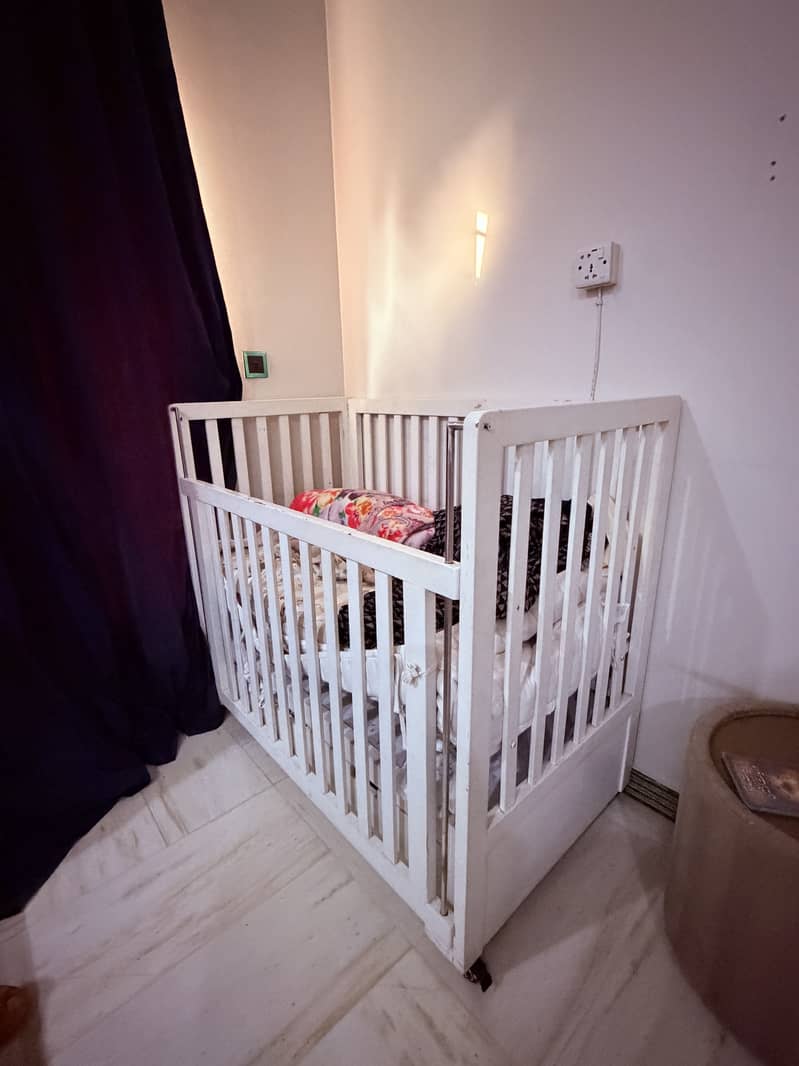 Baby cot 0