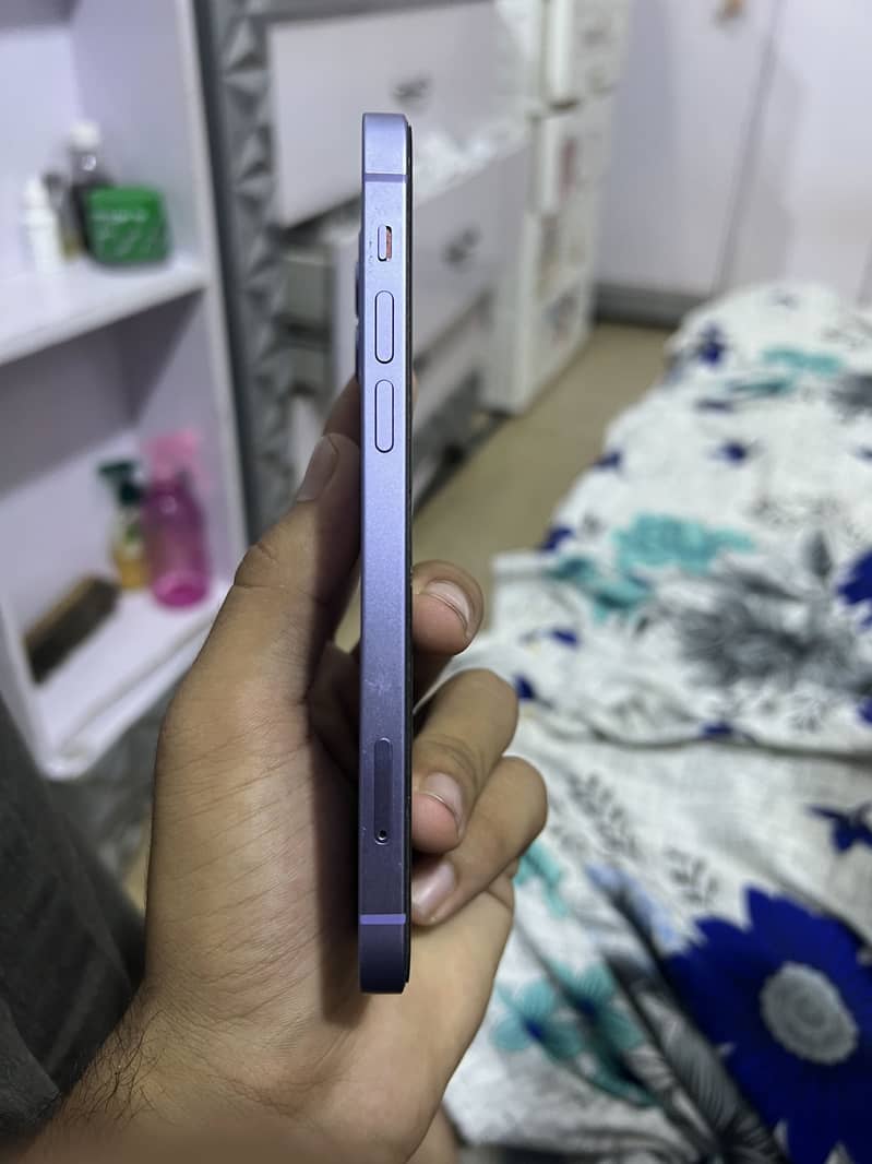 Apple iPhone 12 3