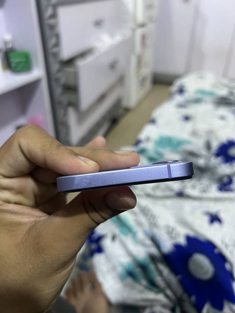 Apple iPhone 12 4
