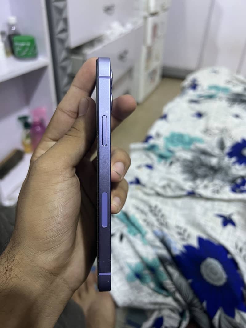 Apple iPhone 12 6