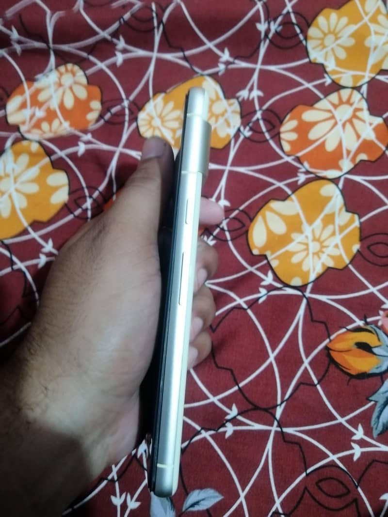 Google Pixel 7 4