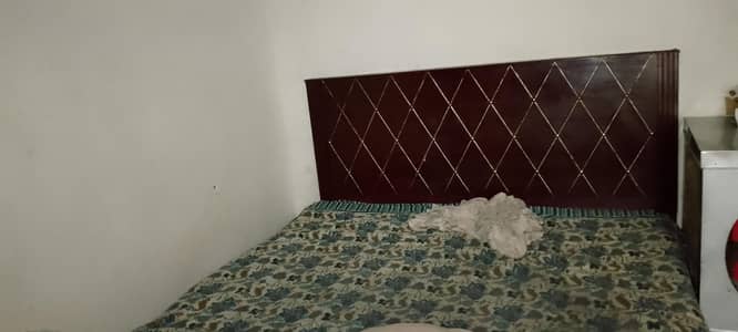 bed and side tabbles