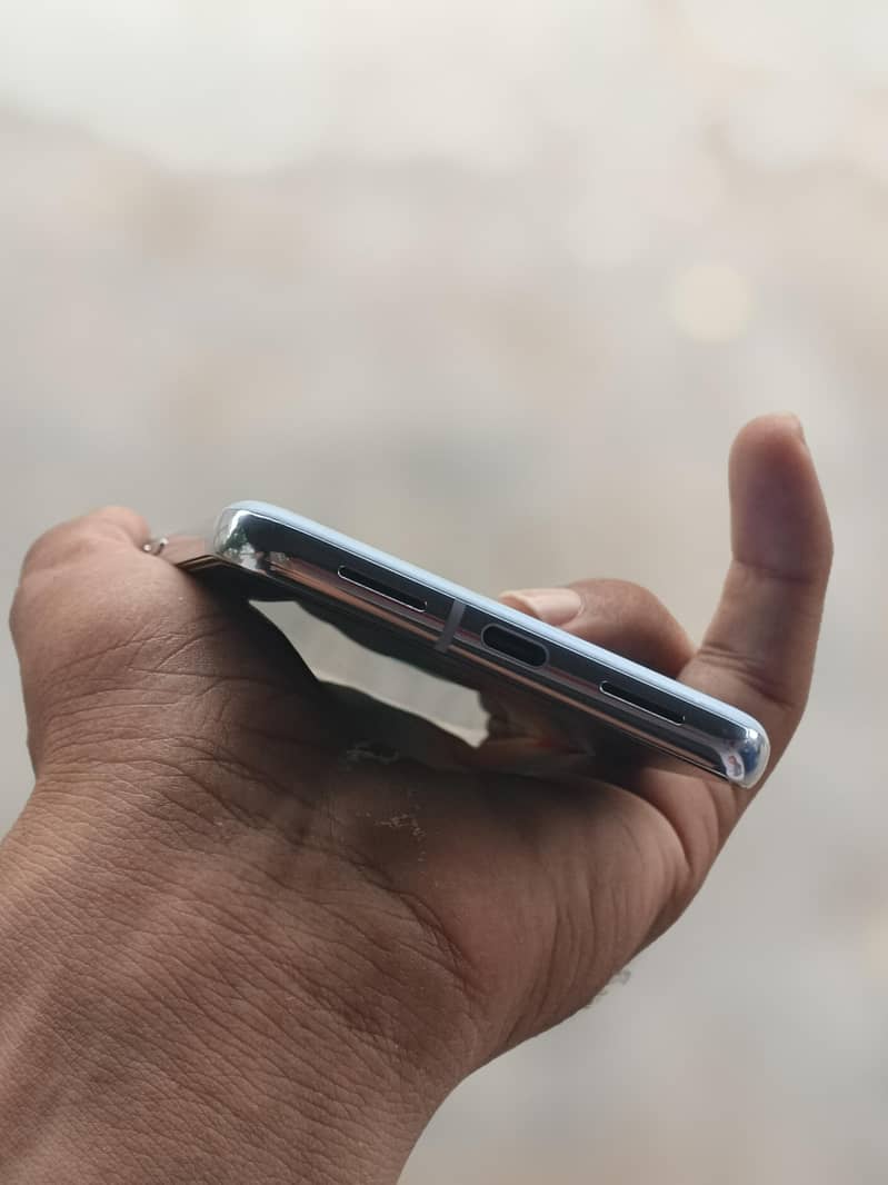 Google Pixel 8 Pro 4