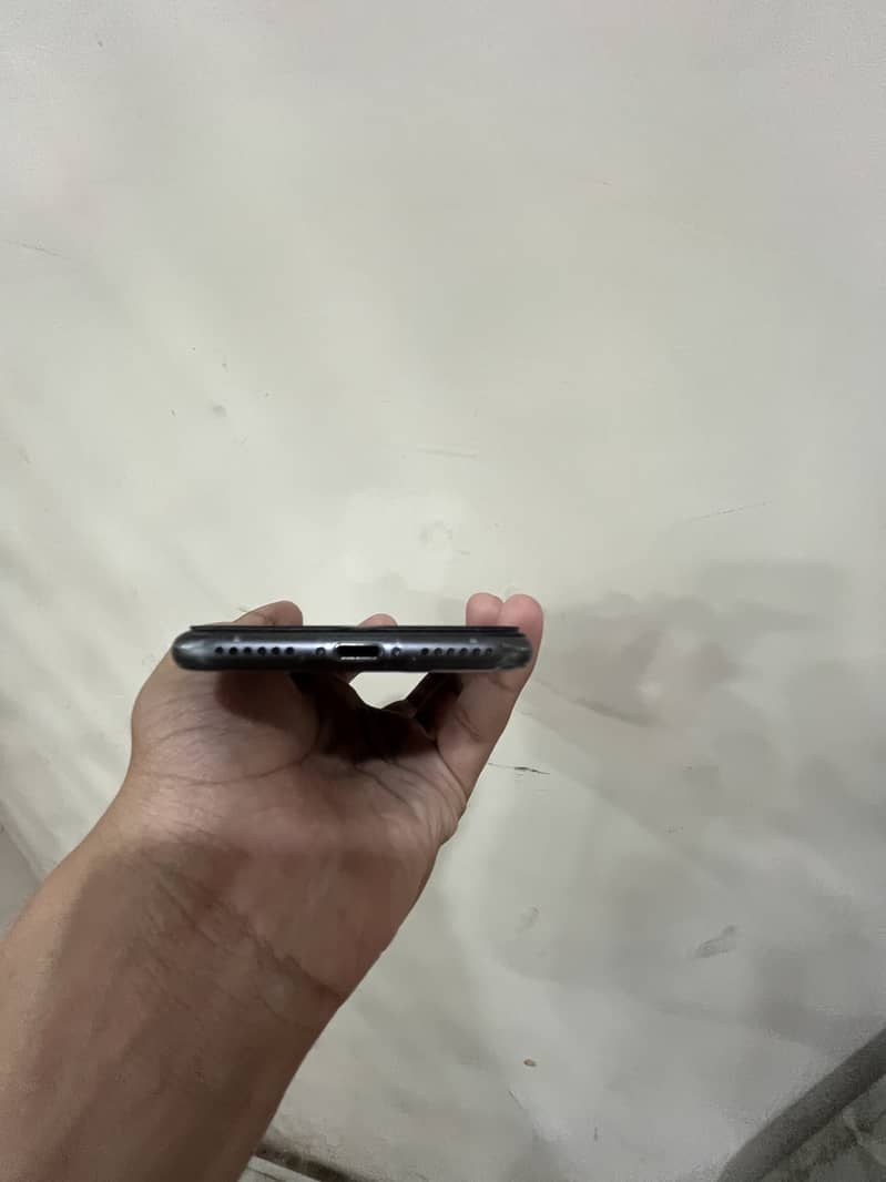 Apple iPhone 8 5