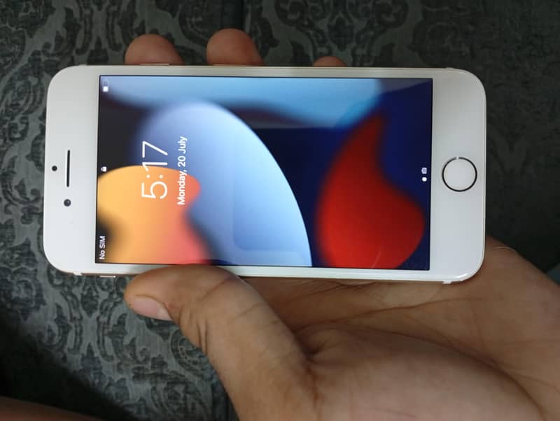 Apple iPhone 7 0