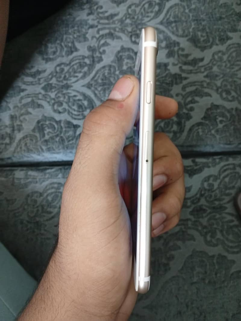 Apple iPhone 7 1