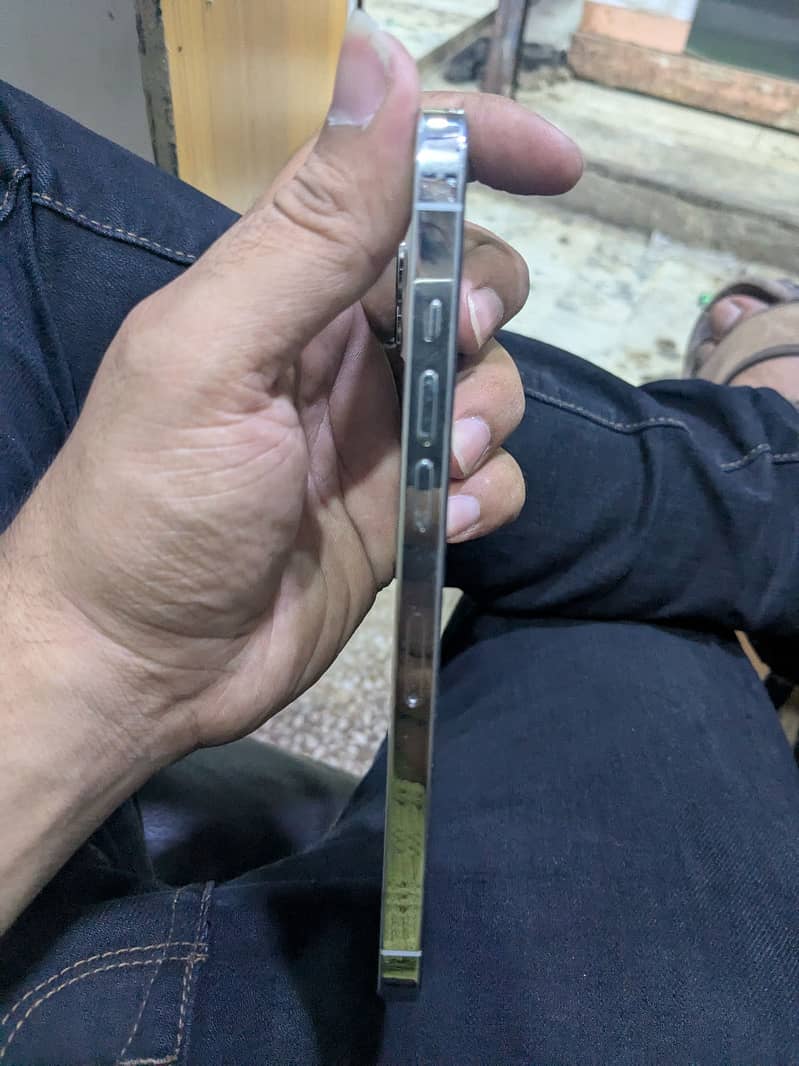 Iphone 12 Pro Max 4