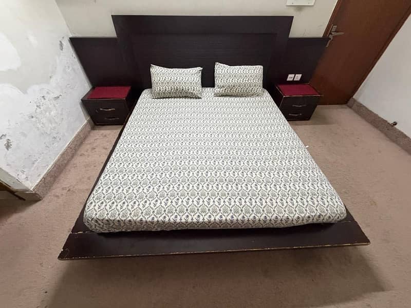 Bed with side Tables 0