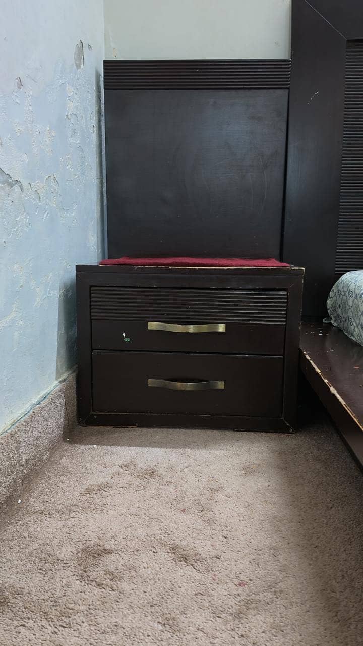 Bed with side Tables 3