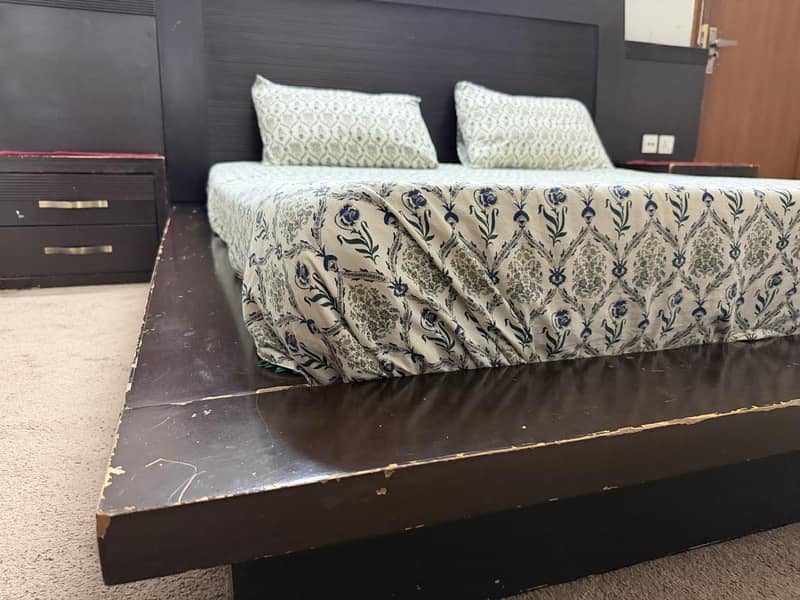 Bed with side Tables 5