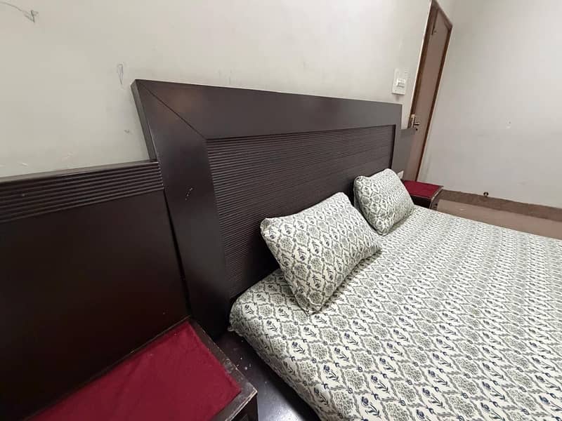 Bed with side Tables 6