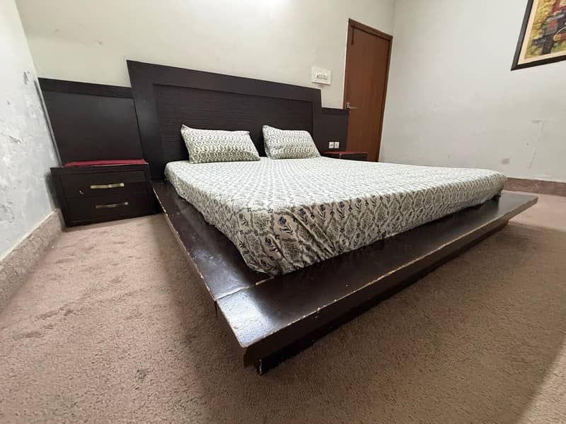 Bed with side Tables 7