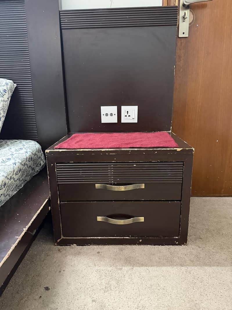 Bed with side Tables 8