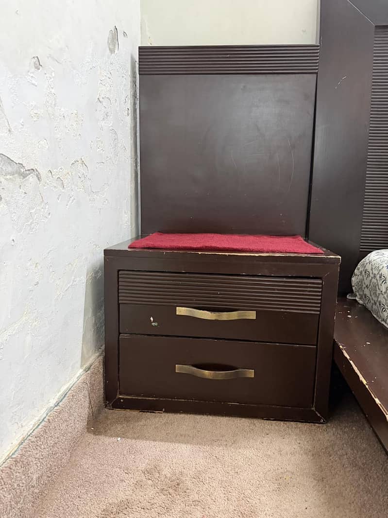 Bed with side Tables 9