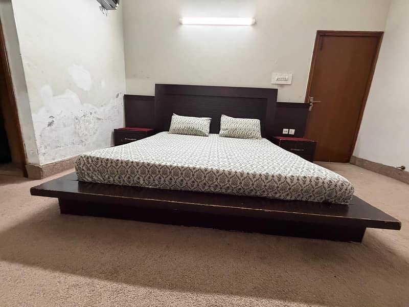 Bed with side Tables 10