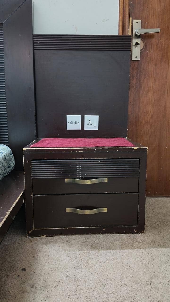 Bed with side Tables 12