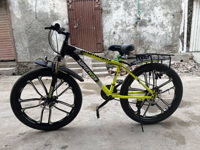 Superway bicycle with a lawyer rim and disc brake and with gears