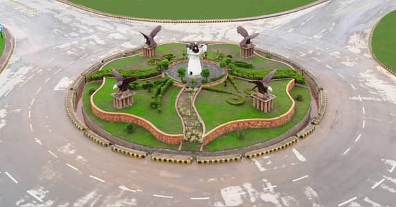 5 marla residential plot Available for sale Very reasonable price  Price location near to commercial schools park masjid.  Road 7a Prime