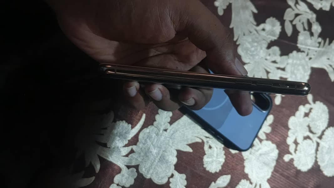 Apple iPhone X 4