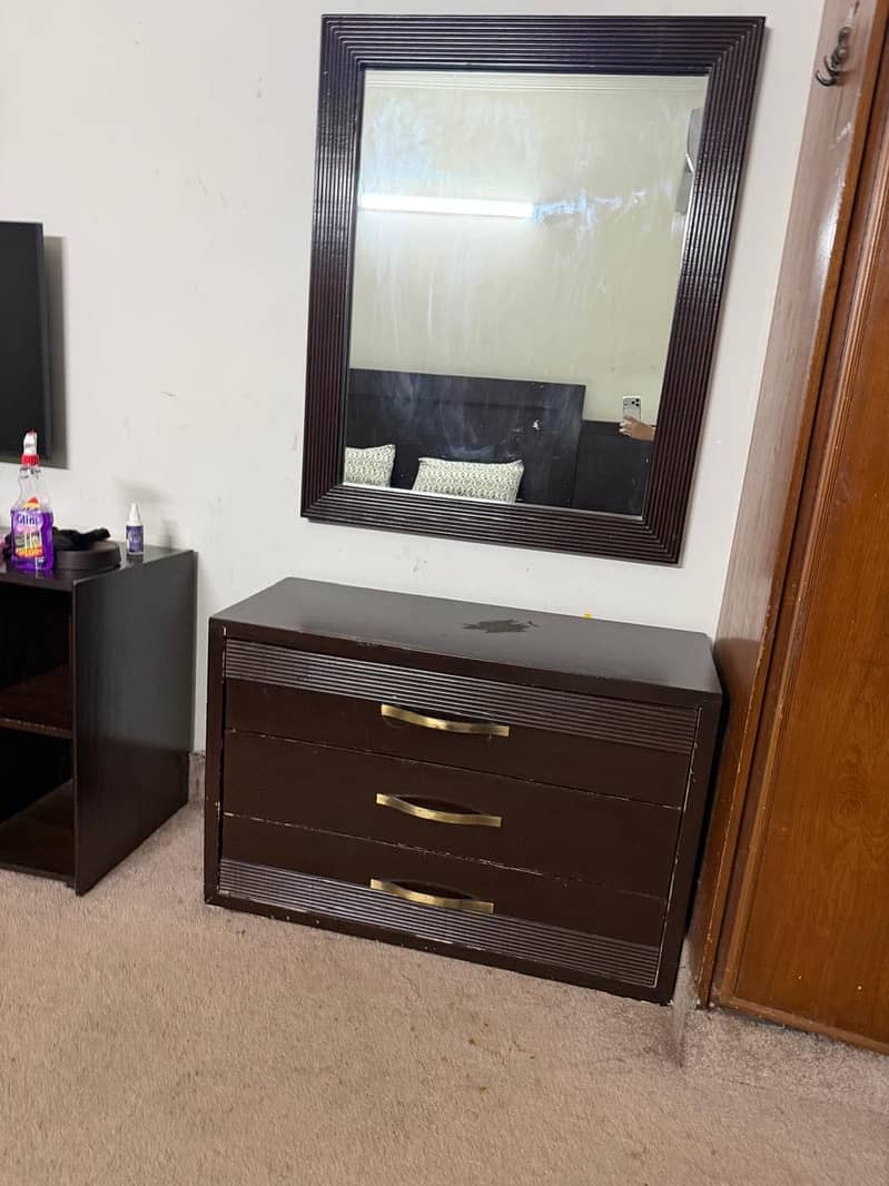 Dressing Table with mirror 2