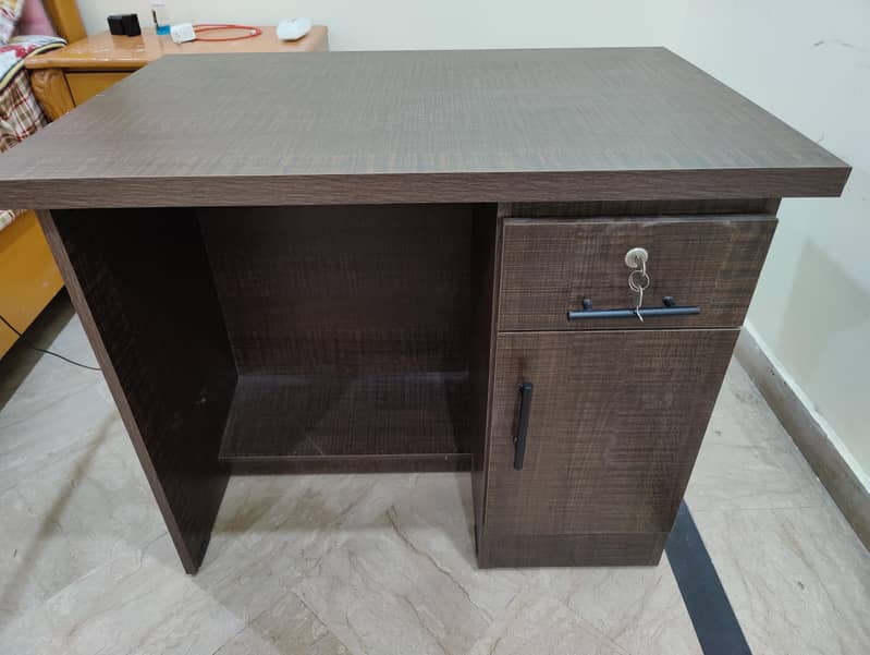 Office Table 0