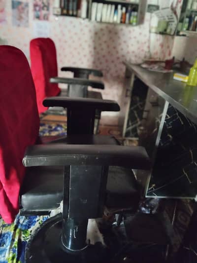 2 chair and 1 bed