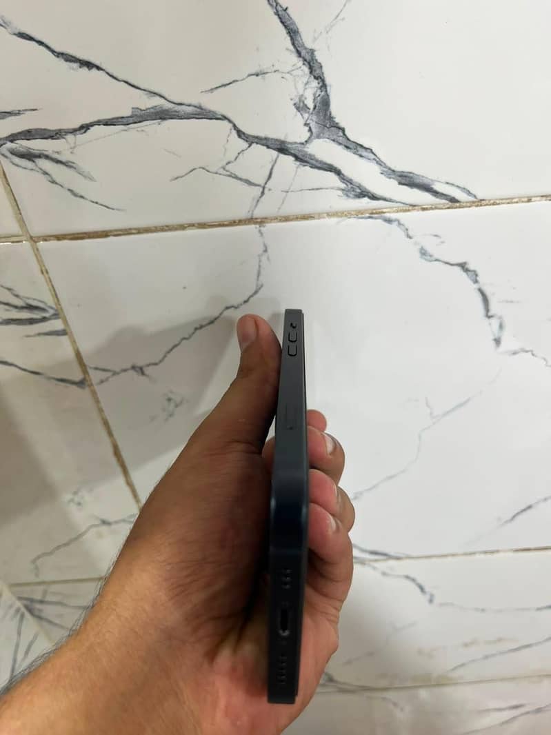 Apple iPhone 13 4
