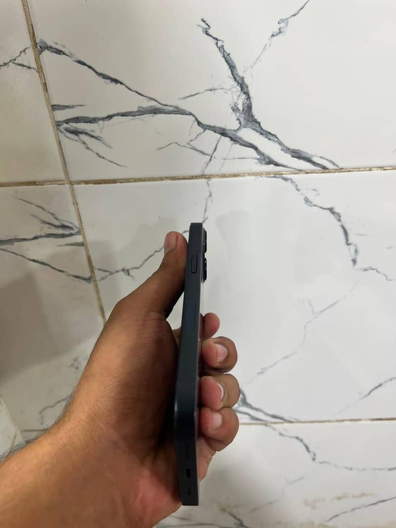 Apple iPhone 13 5