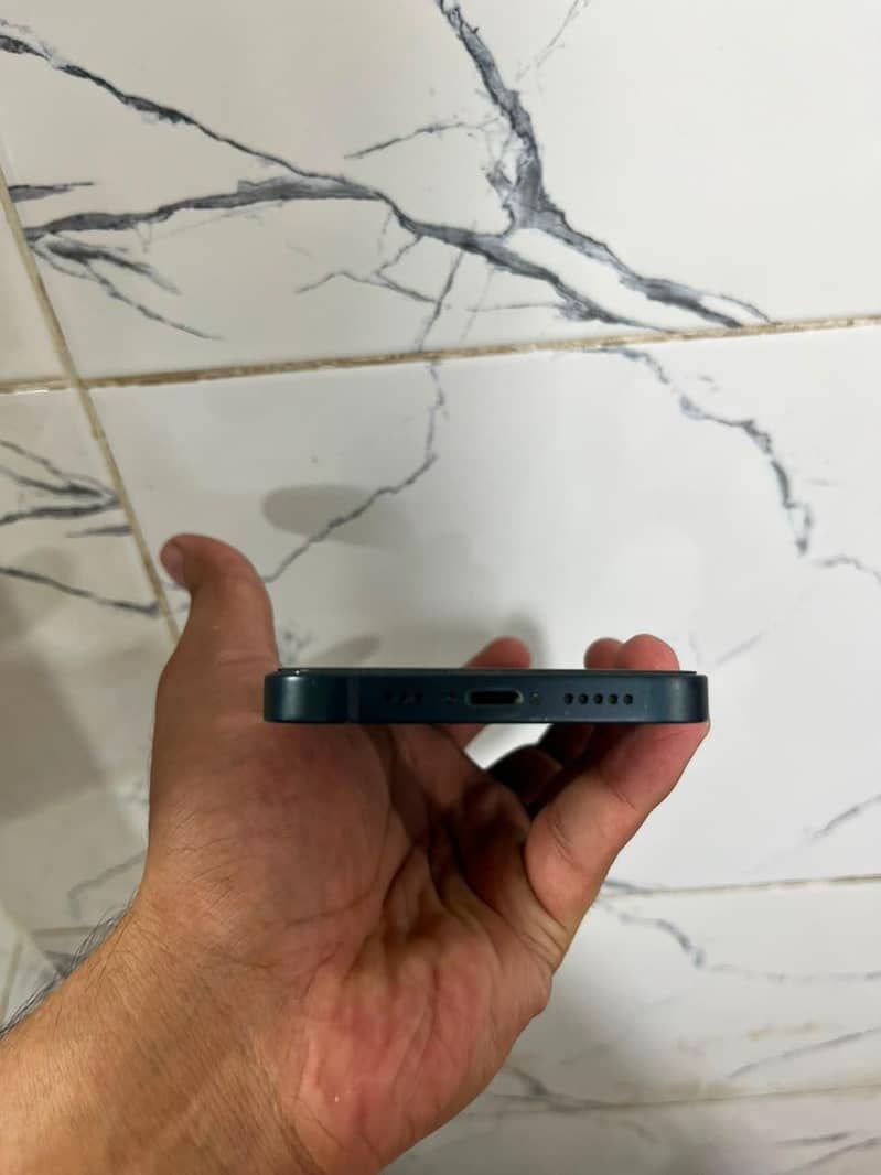 Apple iPhone 13 6