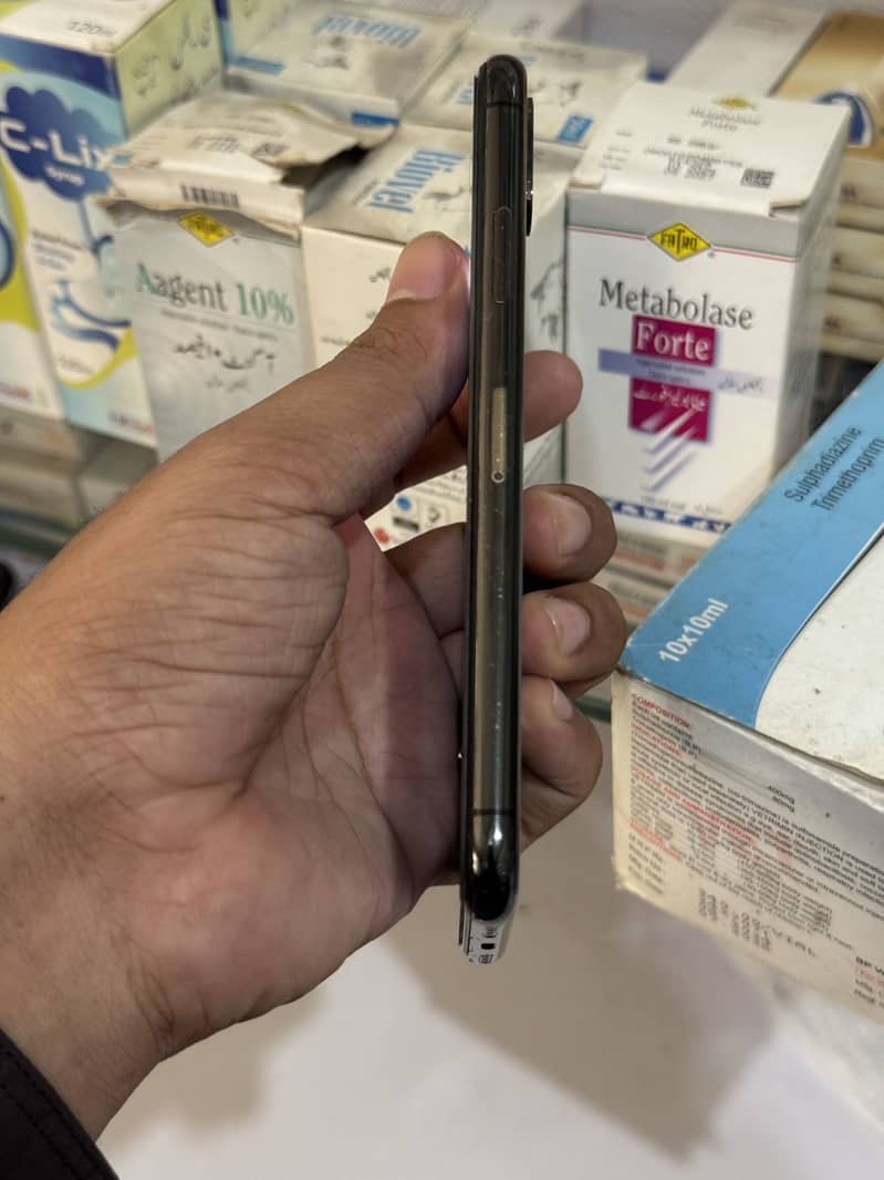 Apple iPhone X 3