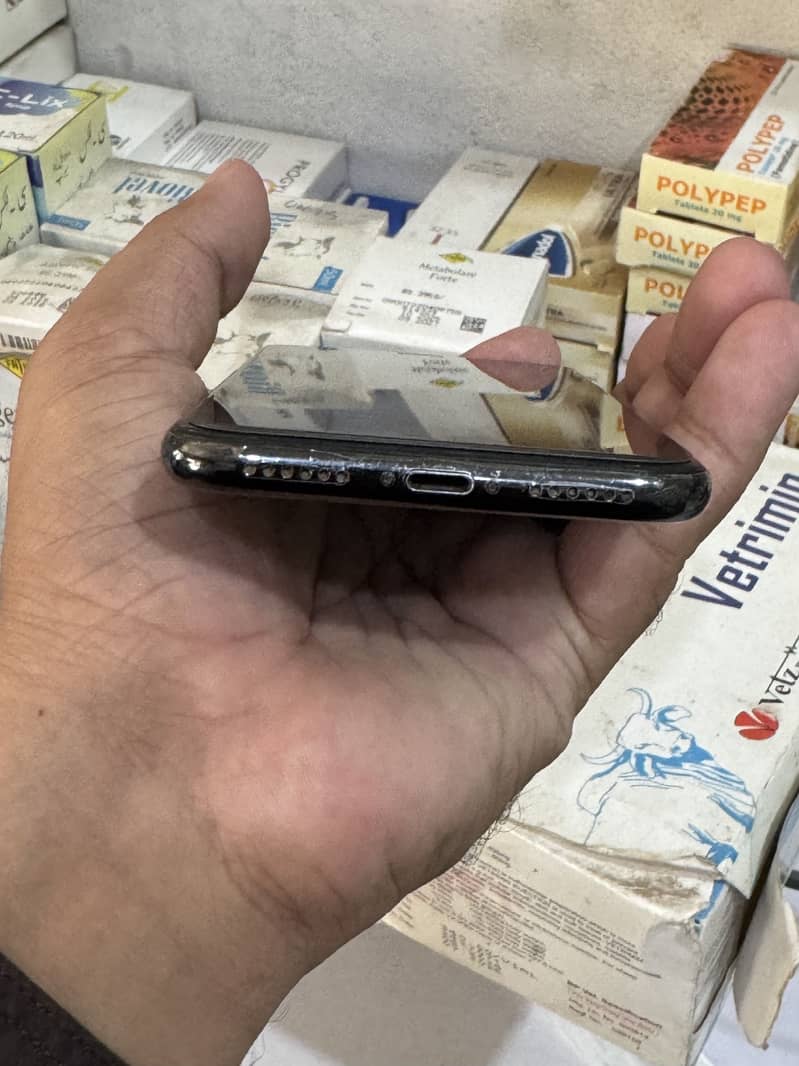 Apple iPhone X 5