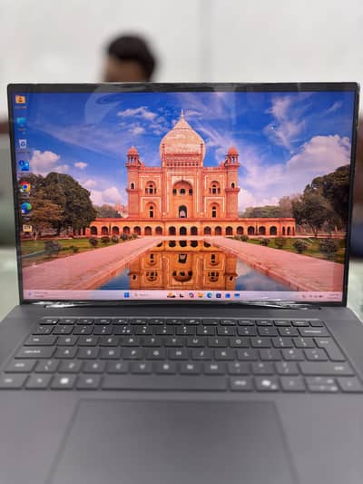 Dell  precision 5690 | Ultra 9 185 H | 64 GB DDR5 (7467 MT/s ] | 1 TB|