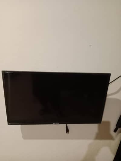 32 inches LCD 10/10