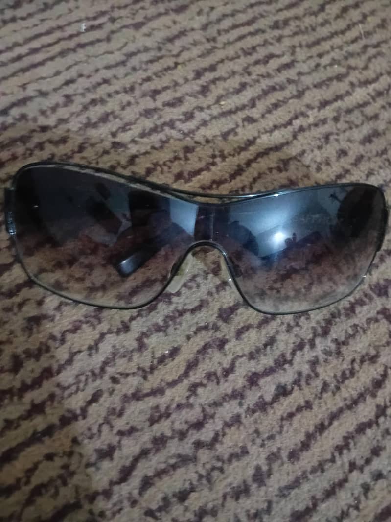 Saffron glasses 0