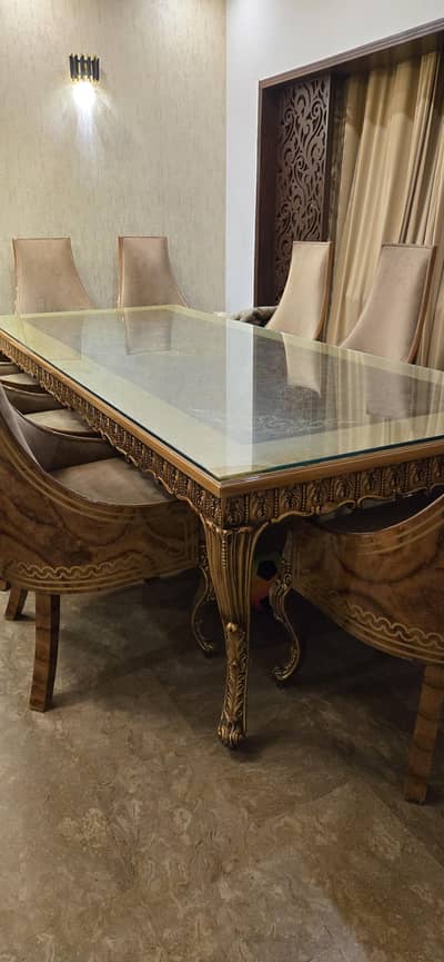 Dining table for sale
