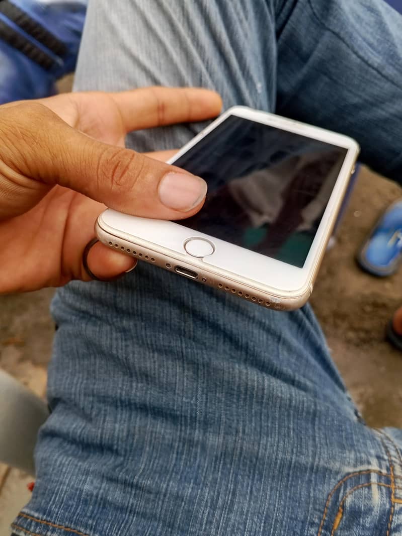 Apple iPhone 7 Plus 1
