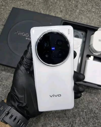Vivo X200 PRO. 12+512 GB 0324=37=61=241 WhatsApp number