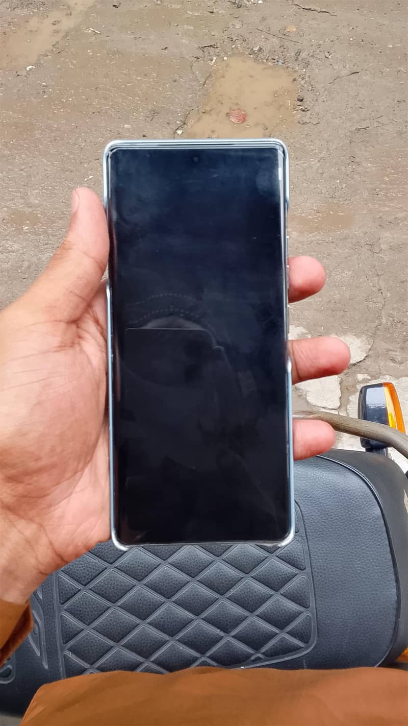 Tecno CAMON 40 Pro 0