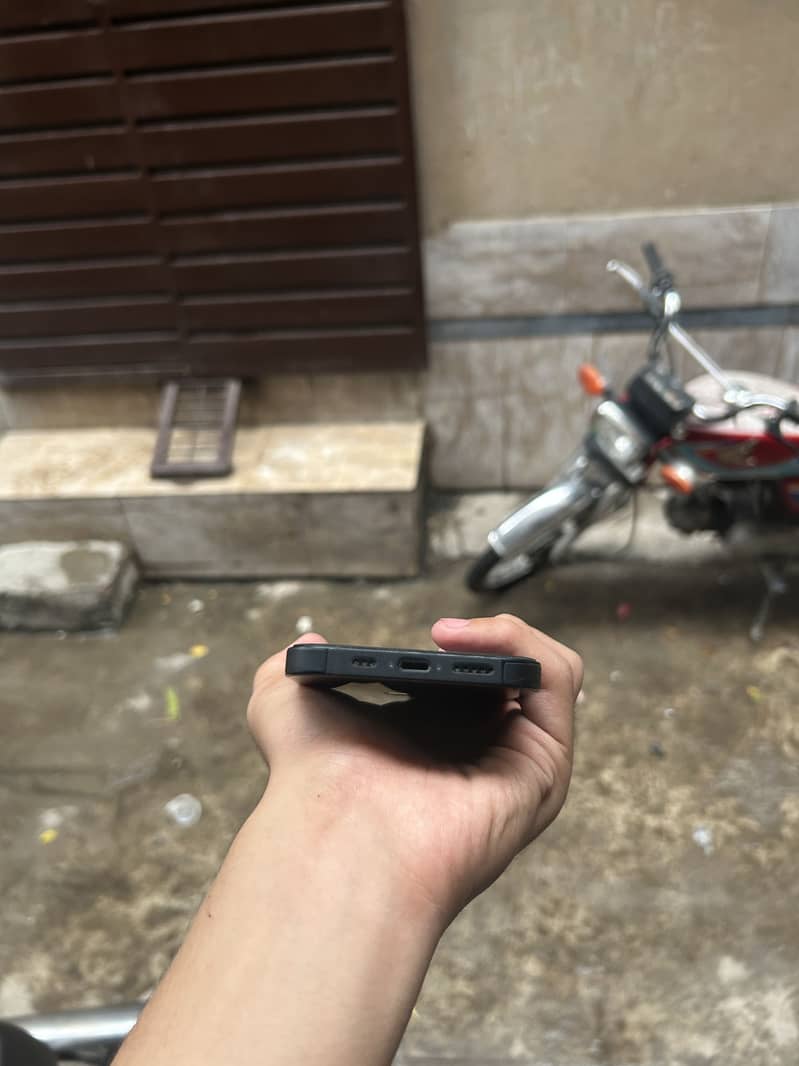 Apple iPhone 14 4