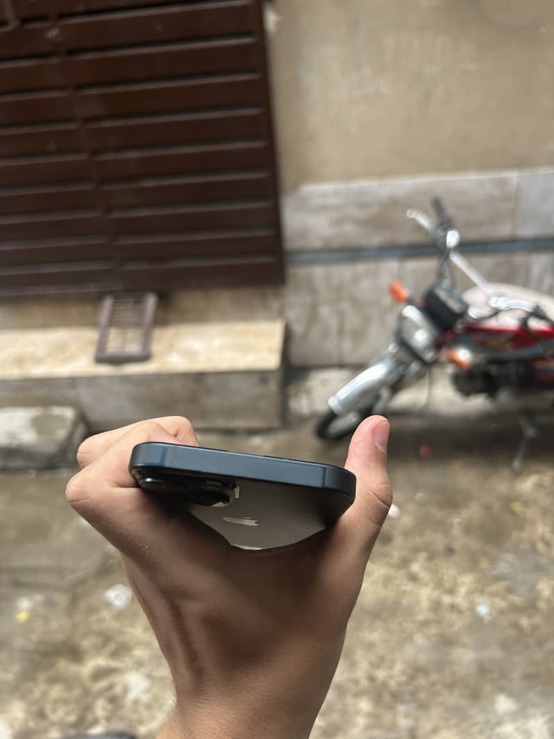 Apple iPhone 14 5