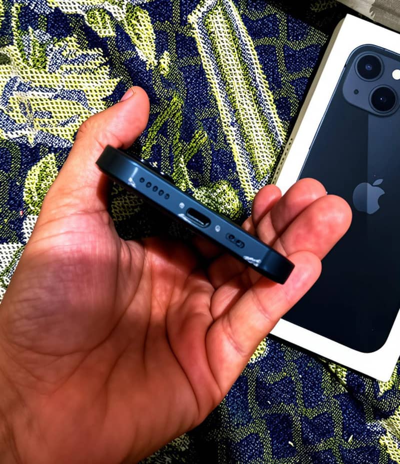 Apple iPhone 13 4