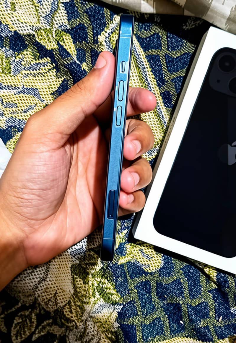 Apple iPhone 13 6