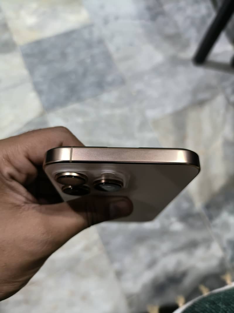 iPhone 16 pro max 4