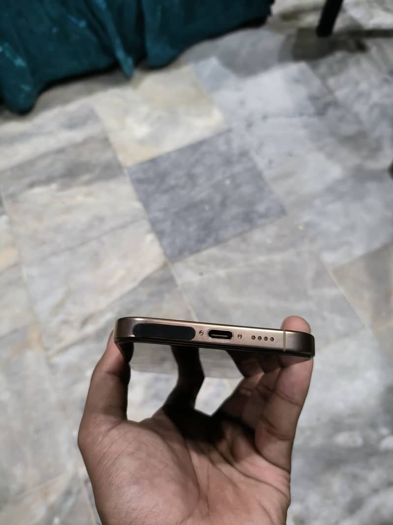iPhone 16 pro max 5