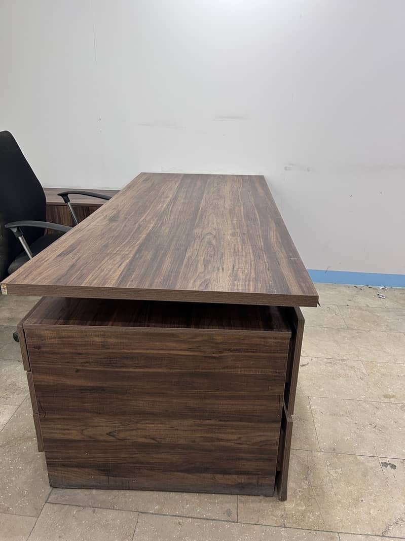 Used Executive Table 3